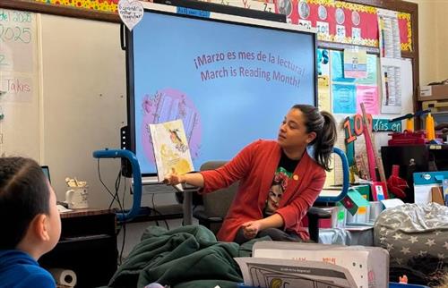  Gaby Romero readying to 2nd grade class. 